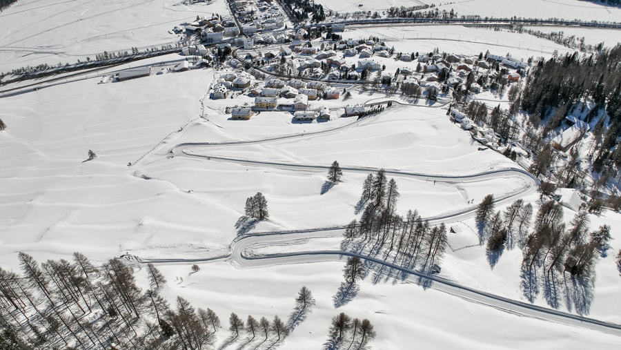 Kurvenreiches Schlittelabenteuer im Engadin