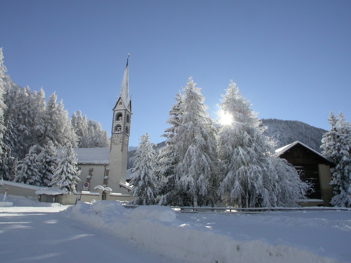 Passeggiata nel villaggio La Punt Chamues-ch (SmarTrail)