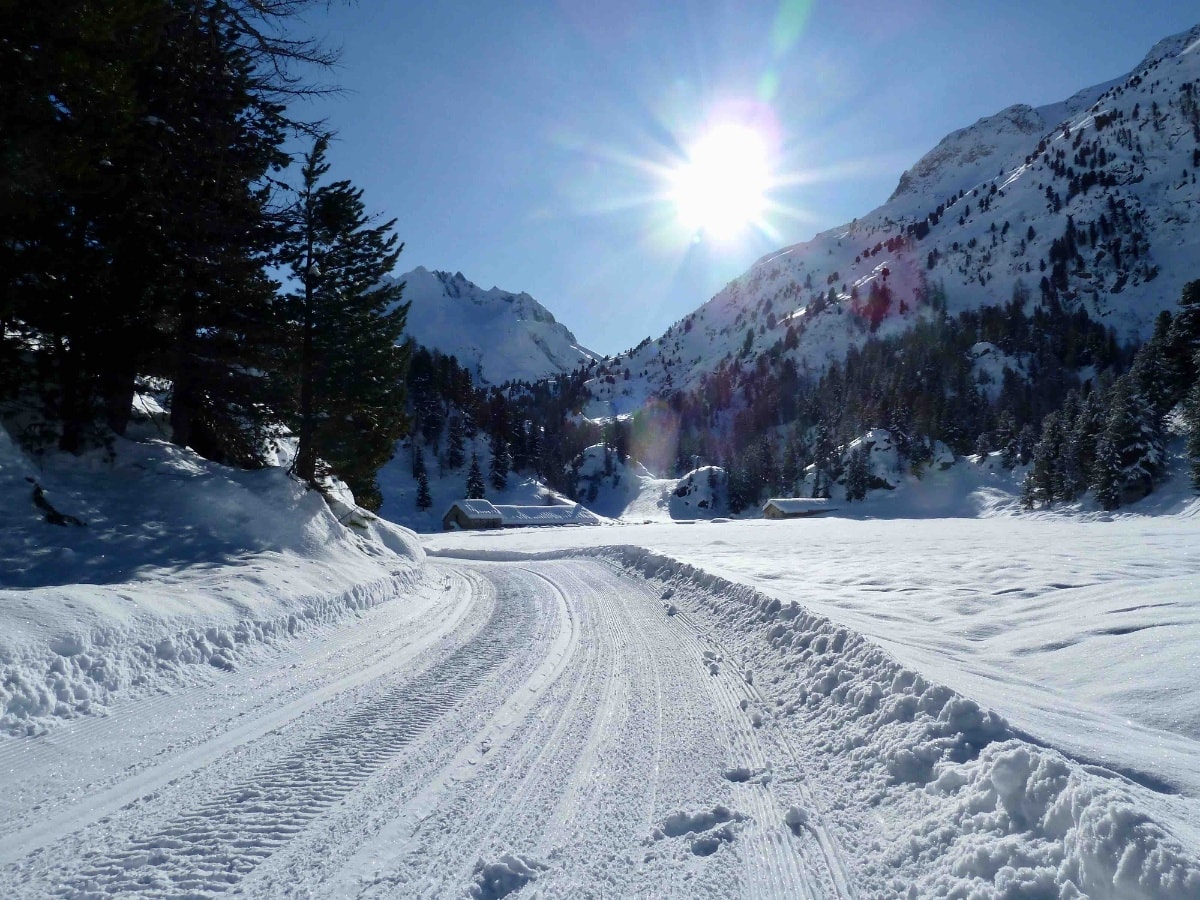 Winter hiking trail to Cavloc Lake